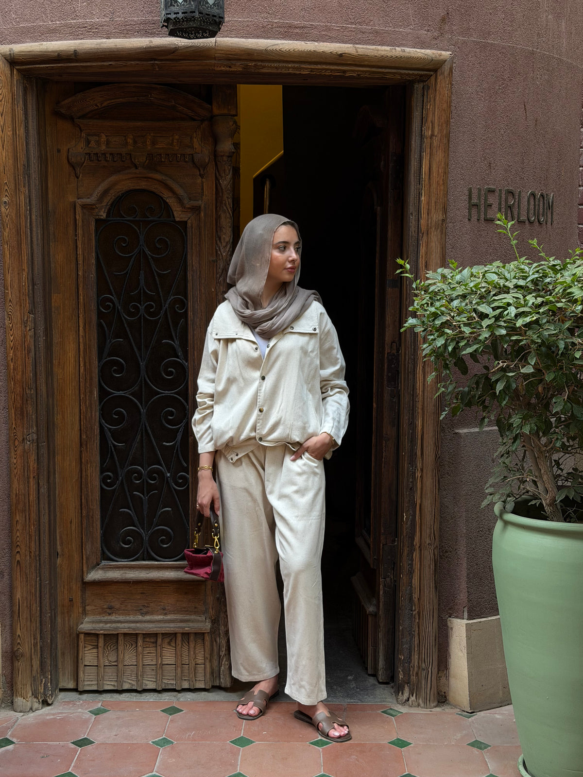 The basic Linen set in beige