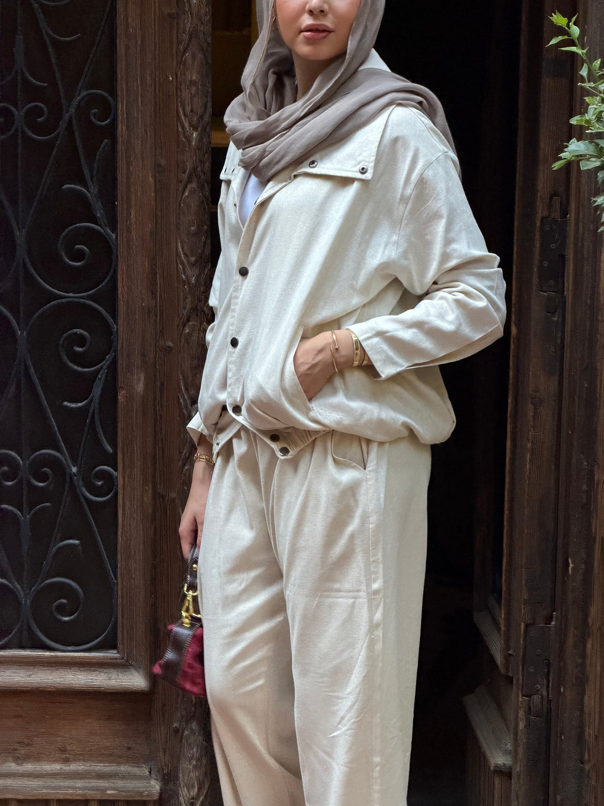 The basic Linen set in beige