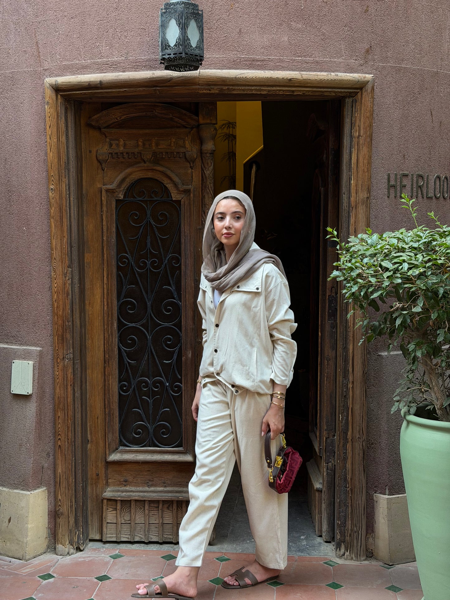 The basic Linen set in beige
