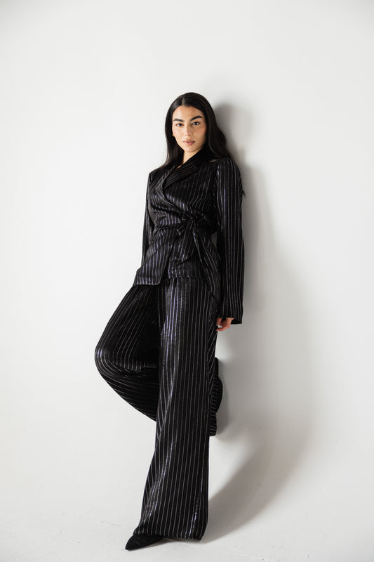 Glowing black striped set